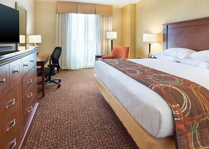 Hotel Drury Plaza Mt Vernon 4*